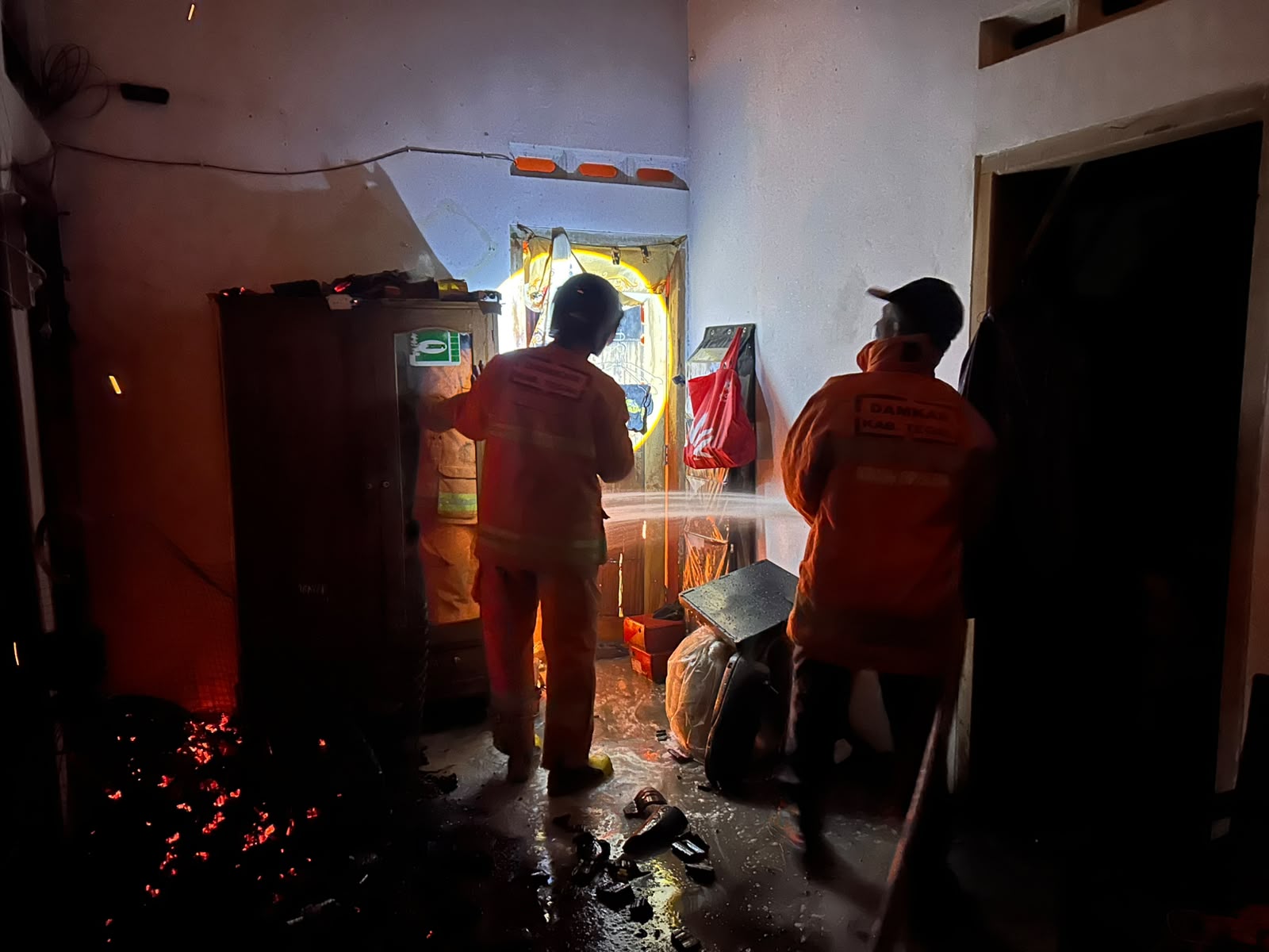 Tiga KK Kehilangan Tempat Tinggal Akibat Kebakaran di Balamoa Tegal usai Cek Cok, Kerugian Capai Rp50 Juta