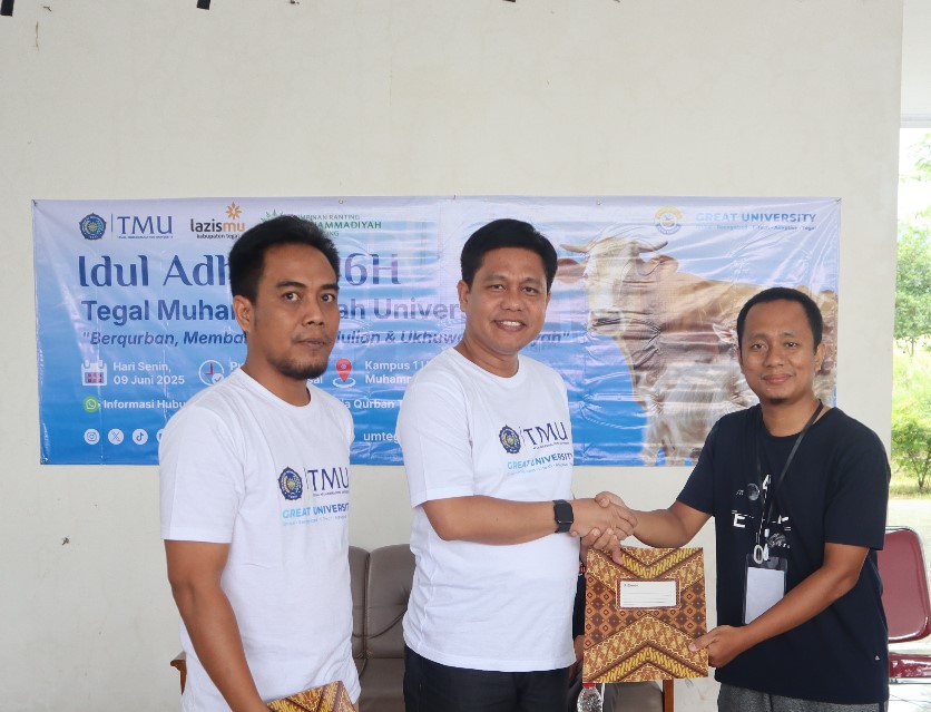 2 Tendik Teladan Tegal Muhammadiyah University Dapat Penghargaan Hewan Kurban, Rektor: Simbol Keihklasan Kerja