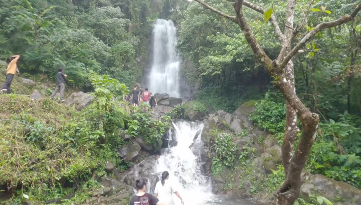 Mitos Curug Tujuh Cilember dengan Khasiatnya yang Beragam