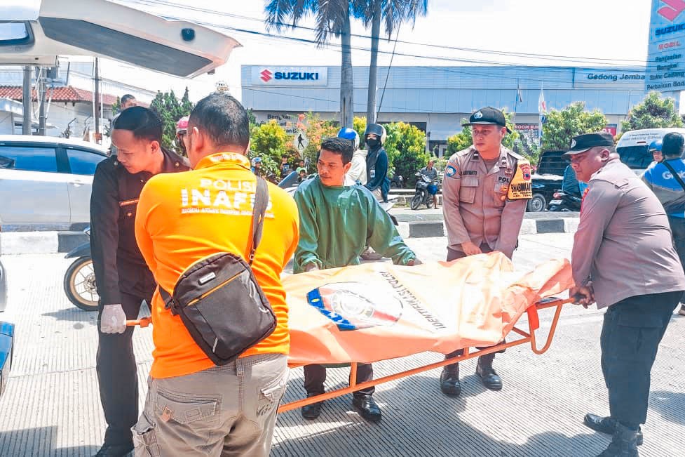 Pasang Baliho, Pekerja di Tegal Tewas Tersengat Listrik