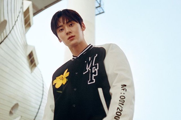 Artis Tampan Penuh Pesona! Potret Terkini Hwang Min Hyun Global Brand Ambassador Merek Fashion High End