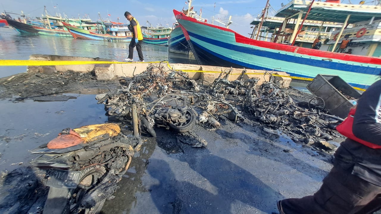 16 Sepeda Motor Terbakar di Pelabuhan Pelindo Tegal