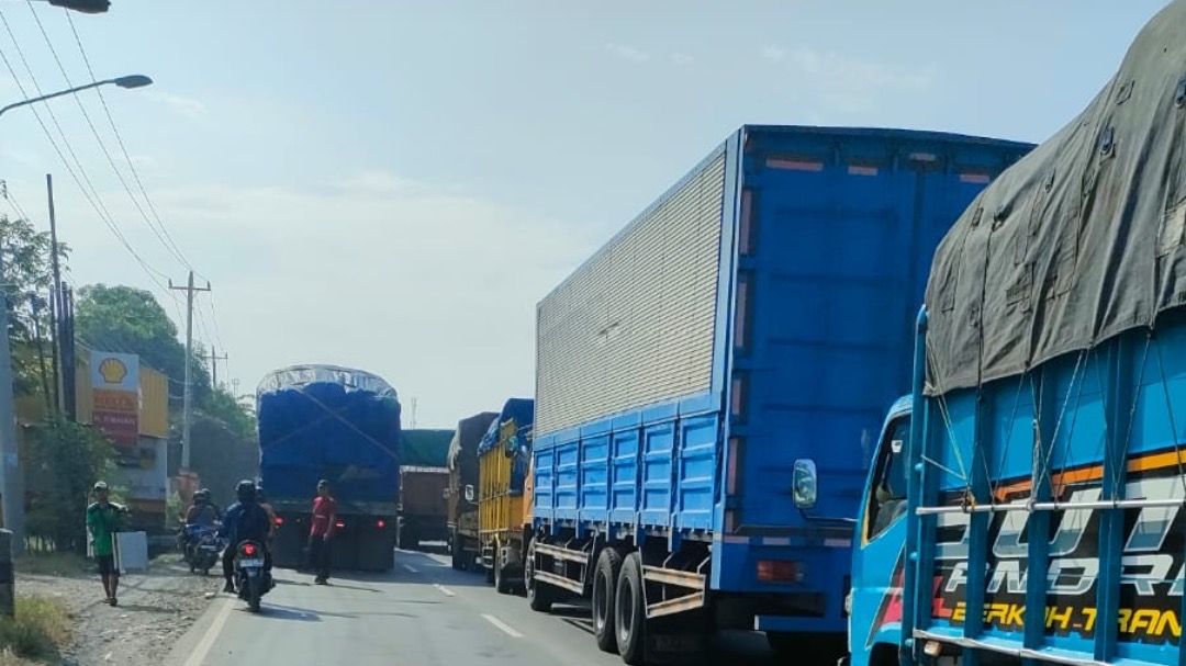 Perbaikan Jalan Pantura Brebes Dimulai, Arus Lalu Lintas Tersendat