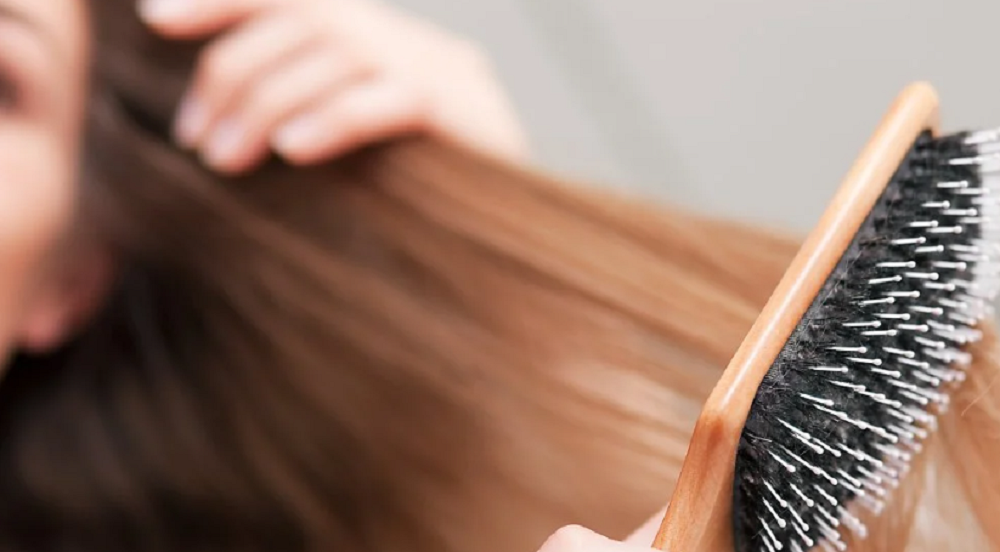 Nggak Usah Khawatir, 7 Cara Mudah Mengatasi Rambut Bercabang dan Rontok supaya Kembali Sehat dan Berkilau