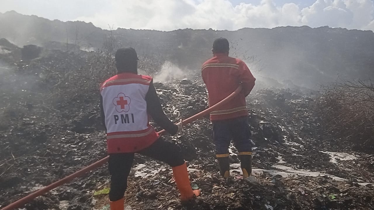 Hari ke-14 Kebakaran TPA Penujah Kabupaten Tegal, Titik Api Masih Menyala di Beberapa Lokasi