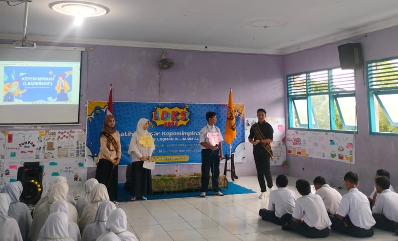 SMP IT Luqman Al Hakim Slawi Gelar Kegiatan LDK OSIS Masa Jihad 2024/2025 