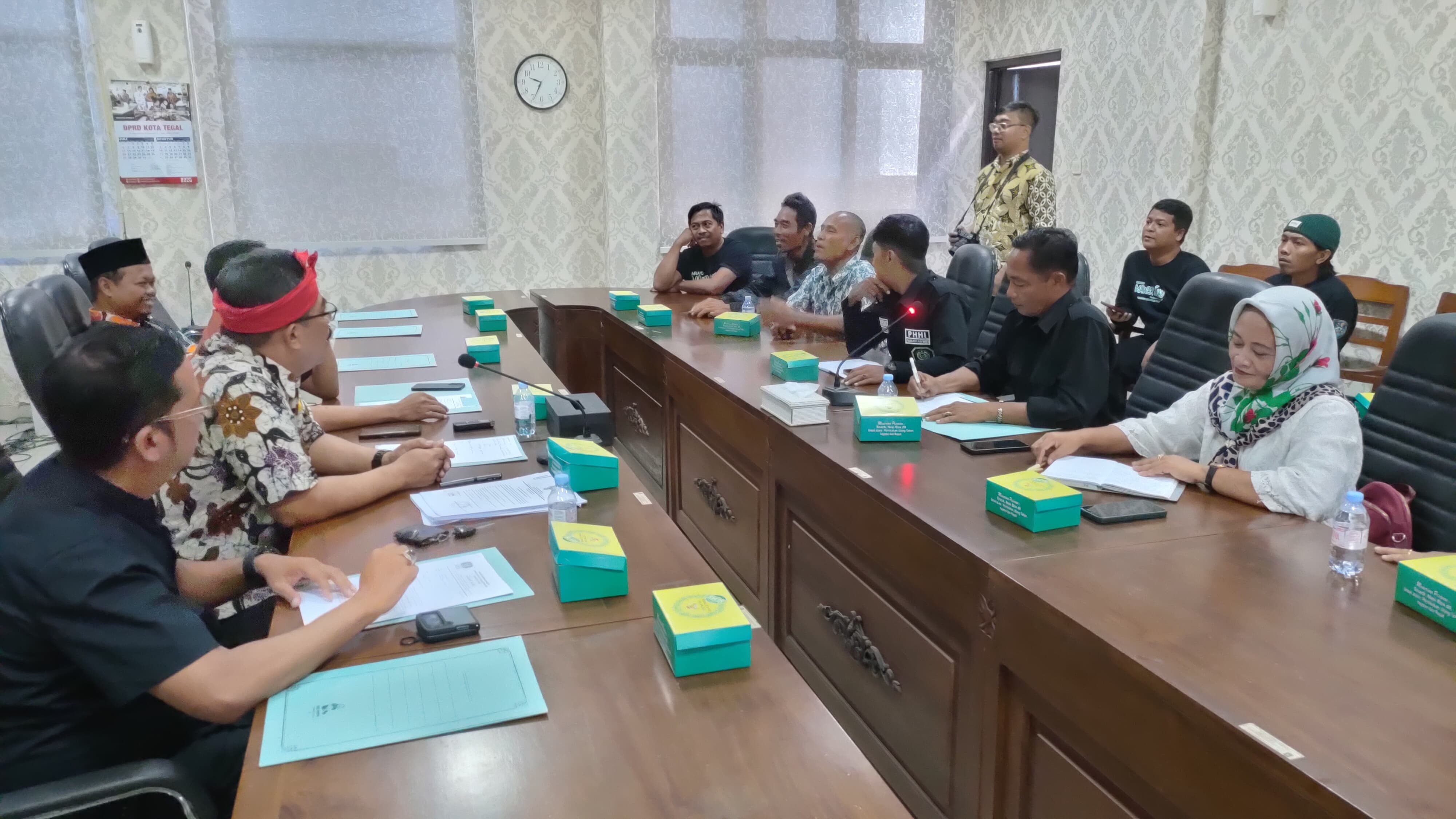 Warga dan Pemilik Usaha Keluhkan Bagi Hasil Pengelolaan Obyek Wisata Pantai Pulau Komodo Tegal 