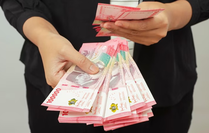 Perbandingan Bunga Pinjol Biasa dan Khusus Mahasiswa, Mana Lebih Ringan?