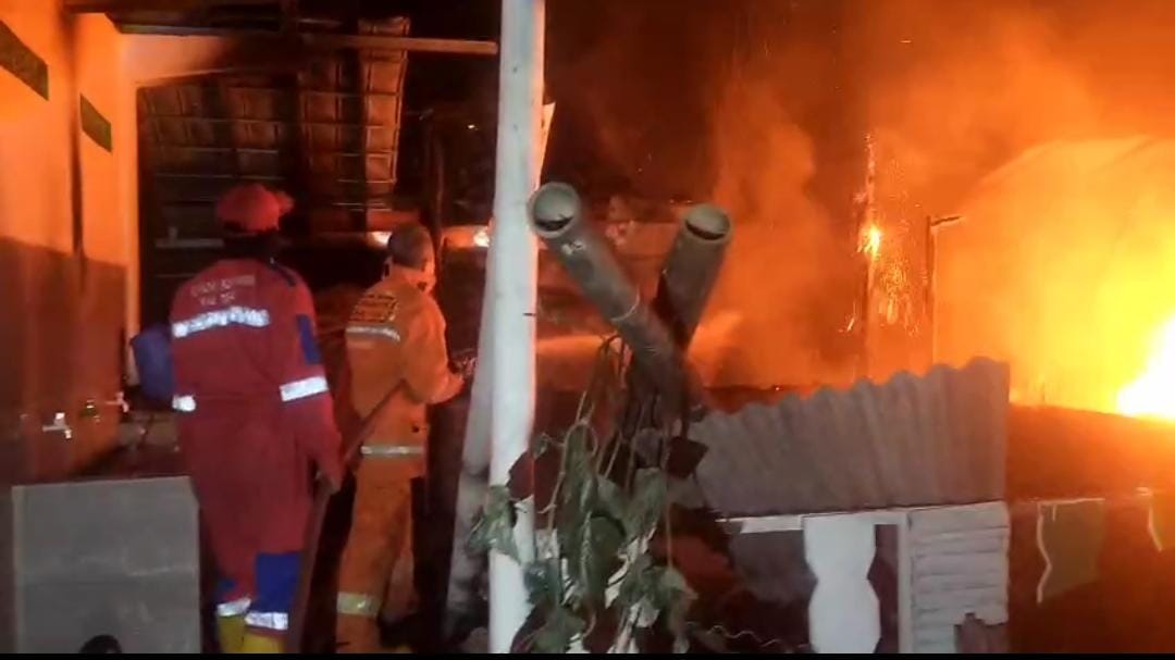 Diduga Akibat Bakar Sampah, Ponpes di Lebaksiu Tegal Terbakar Dini Hari