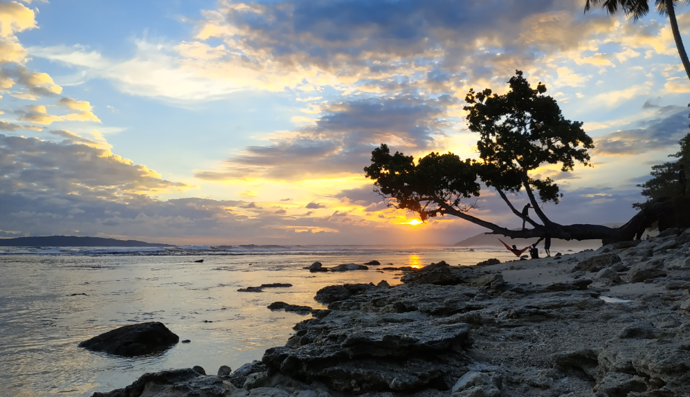 Wisata di Pantai Selatan Jawa, Ada Surga Tersembunyi yang Memukau!