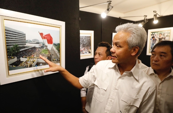 Pameran Foto Reformasi, Ganjar Teringat Aksi Heroik Selamatkan Wartawan Inggis Tertembak