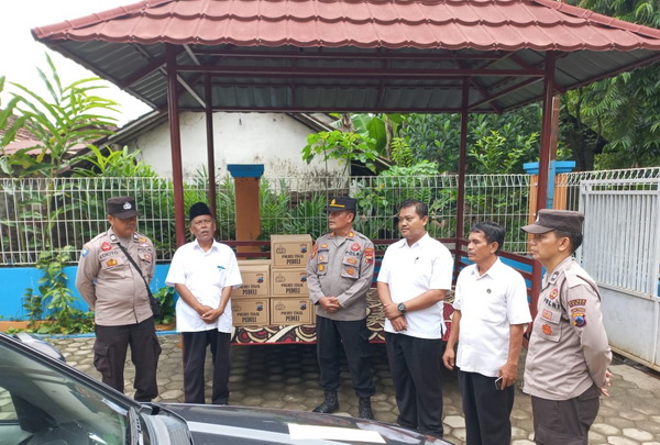 Polsek Dukuhwaru Tegal Beri Santunan Pada Rumah Yatim dan Dhuafa