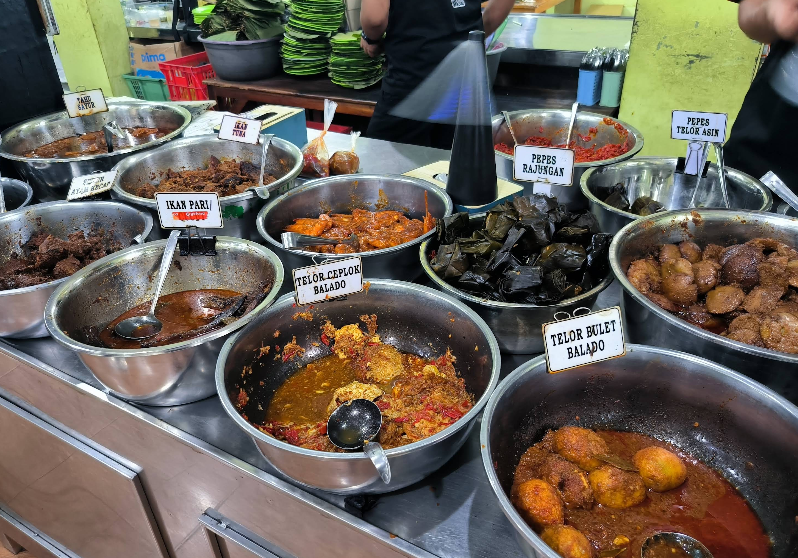 8 Kuliner Tradisional Cirebon yang Wajib Dicoba, dari Nasi Jamblang hingga Empal Gentong