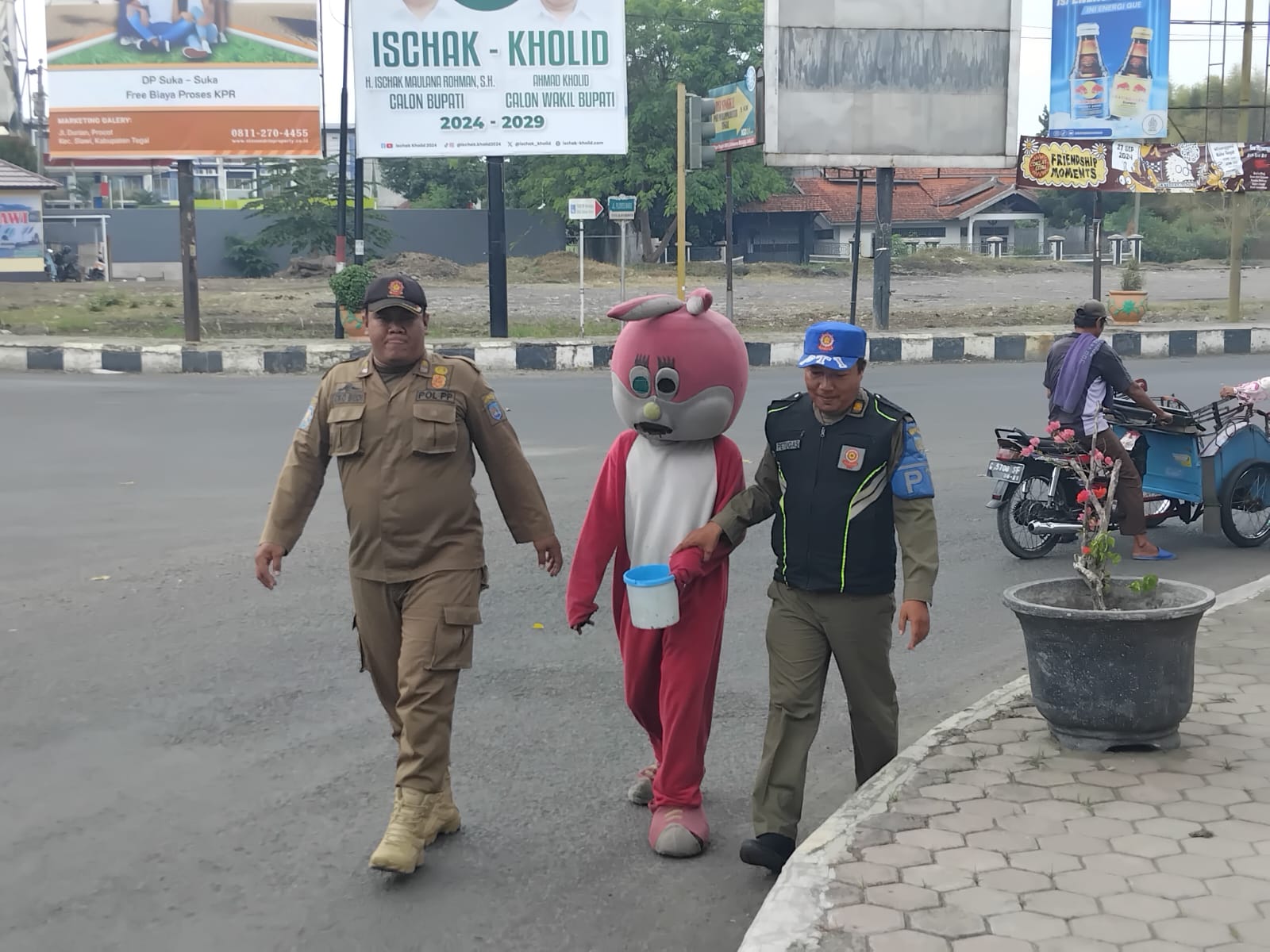 11 Badut, Pengemis dan Pengamen di Kabupaten Tegal Dirazia Petugas Gabungan dari Lampu Merah 