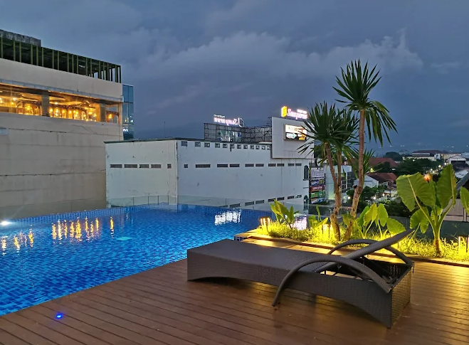 Seperti di Bali! 6 Penginapan Murah di Purwokerto dengan Kolam Renang dan View Gunung Slamet