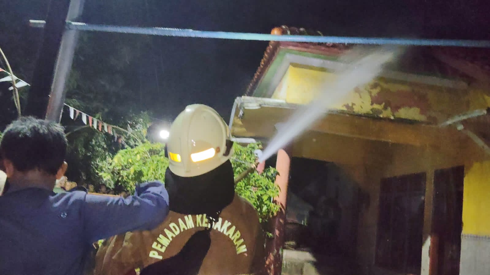 Diduga Korsleting Listrik, Rumah dan Hewan Ternak di Pesantunan Brebes Terbakar