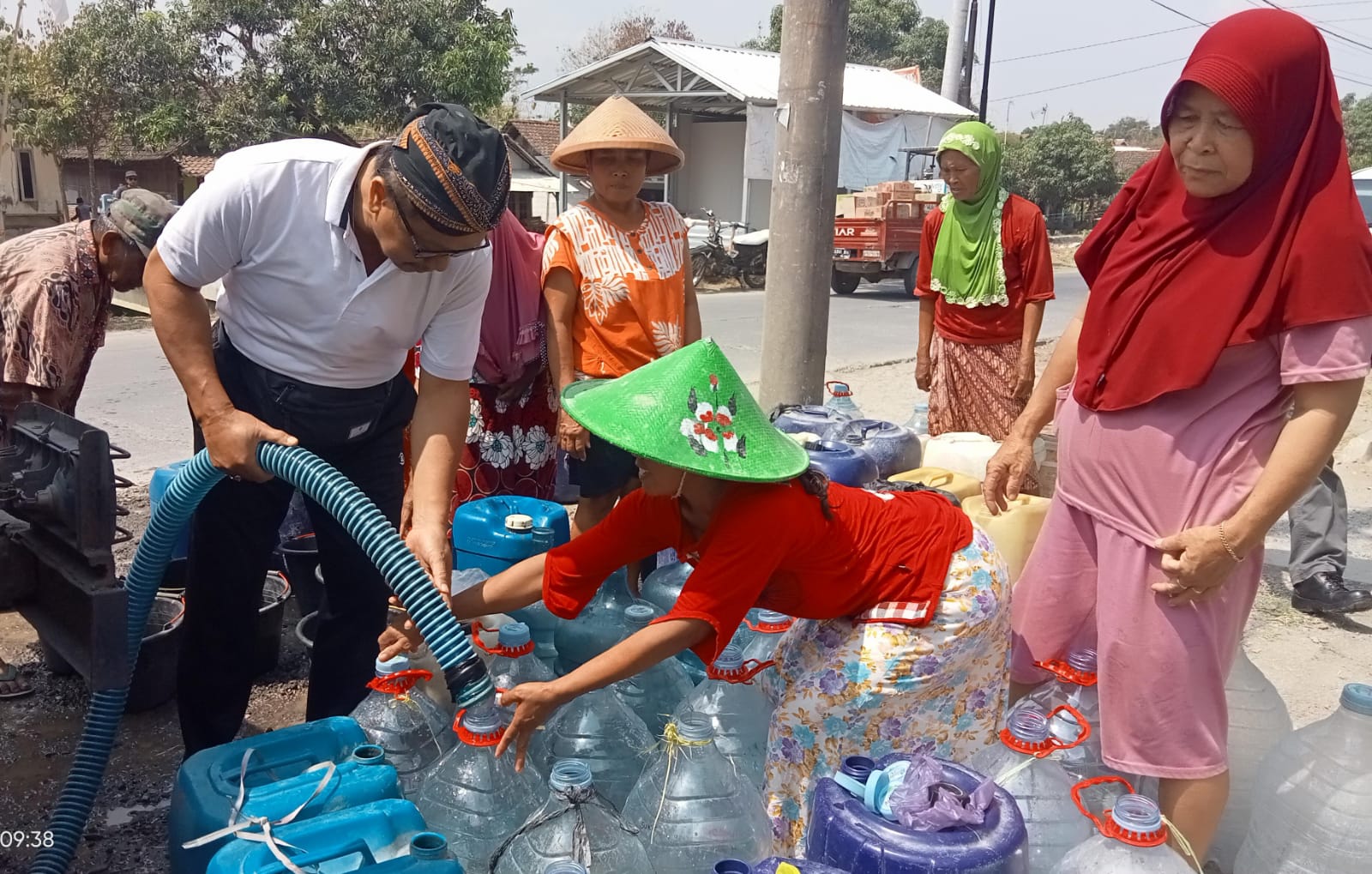 Alami Krisis Air Bersih Selama 4 Bulan, Warga di Harjasari Kabupaten Tegal Terpaksa Beli Tiap Hari 