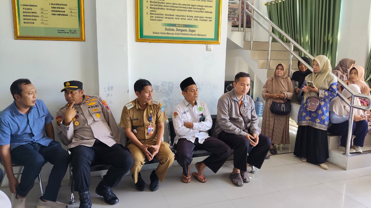 Tuntut Uang Miliaran, Puluhan Nasabah BMT Talang Kabupaten Tegal Kepung Eks Manajer 