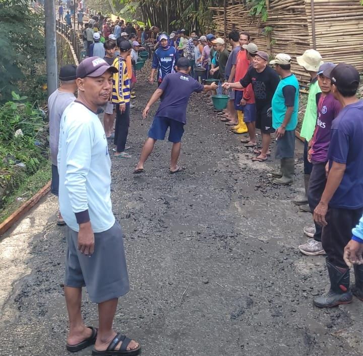 Tanpa Demo, Warga Jembayat Tegal Iuran Perbaiki Jalan Swadaya Rp40 Juta
