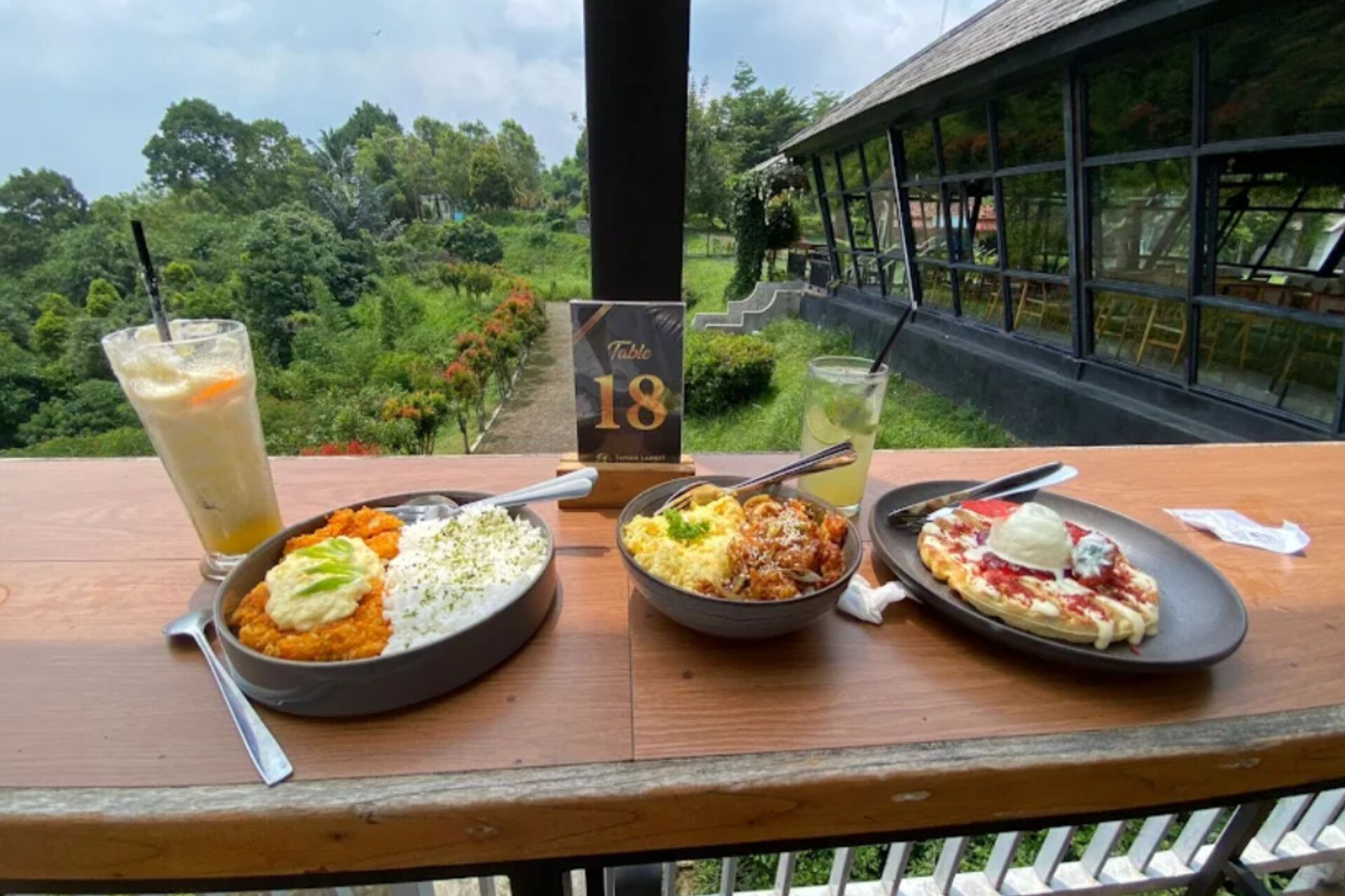 Menikmati Alam dan Hidangan Lezat, Ini 5 Tempat Makan Keluarga di Purwokerto dengan View Cantik