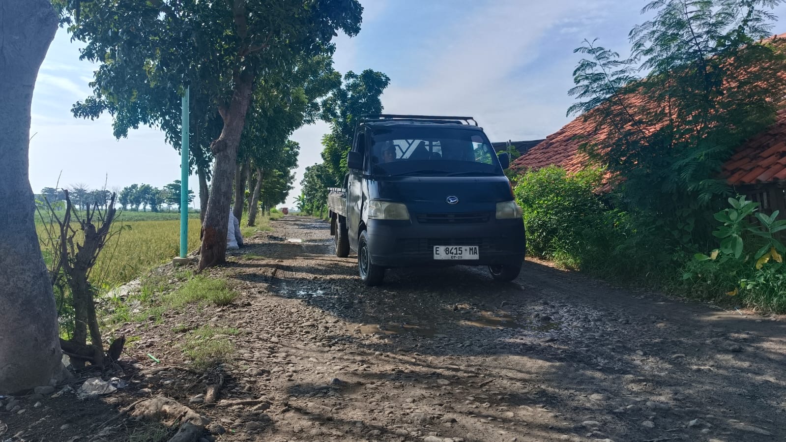 Akses ke TPAS Kaliwlingi di Brebes Rusak, Petugas Pengangkut Sampah Mengeluh