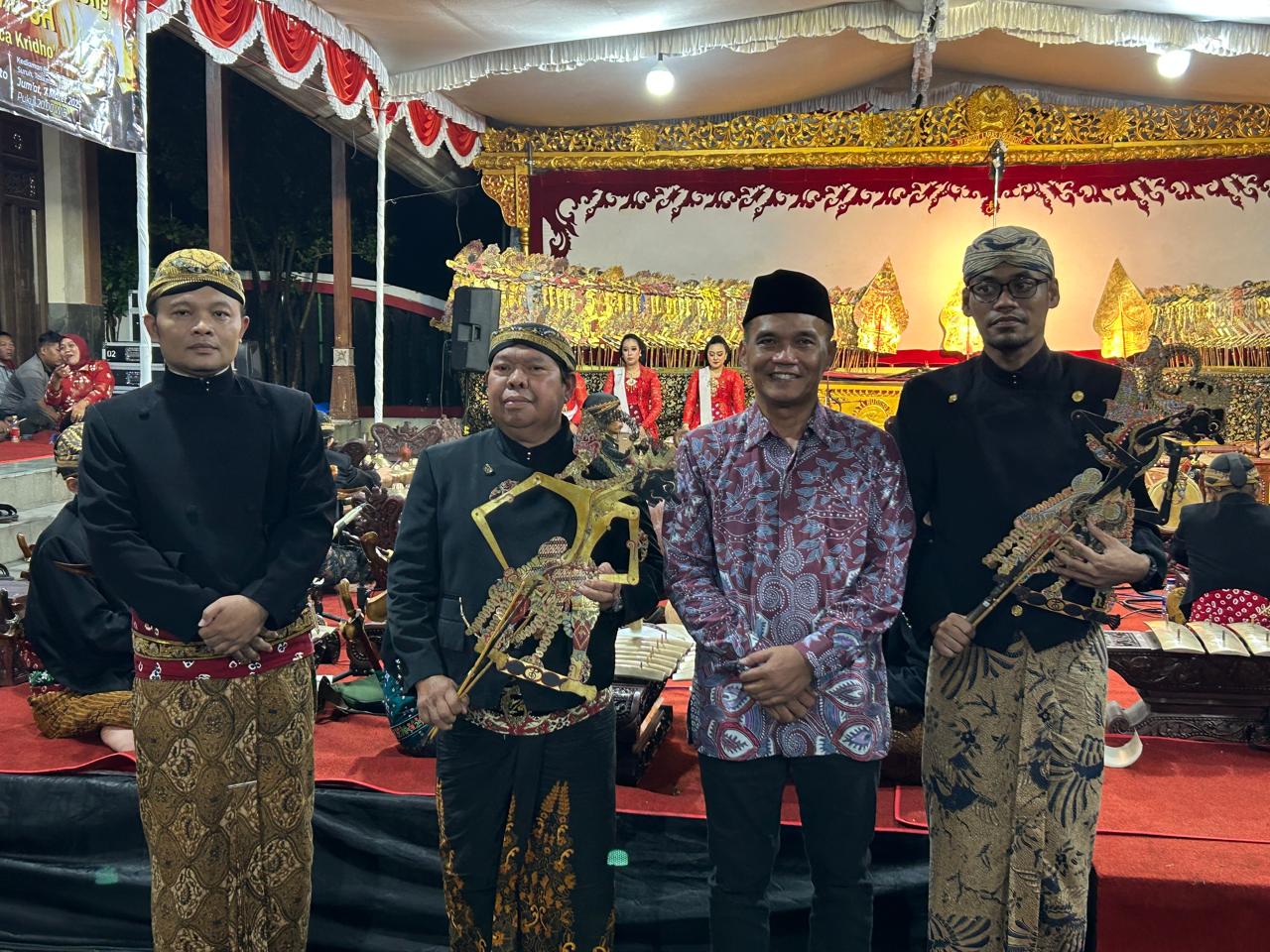 Puluhan Dalang Jadi Penabuh Gamelan Pentas Wayang di Karanganyar, Sumanto: Nguri-uri Budaya Tradisional