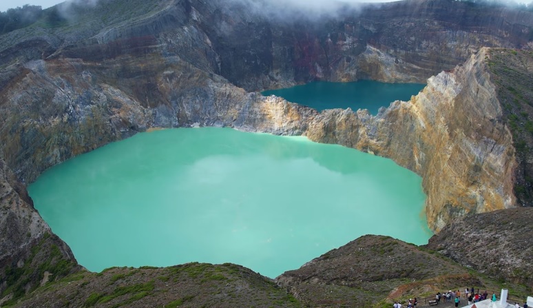 Mitos Air Danau Kelimutu di Flores yang Berubah Misterius