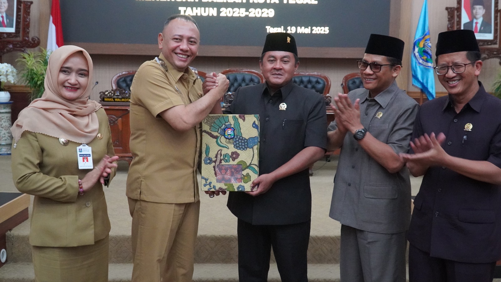 Dedy Yon, Sampaikan Raperda RPJMD dalam rapat Paripurna DPRD Kota Tegal