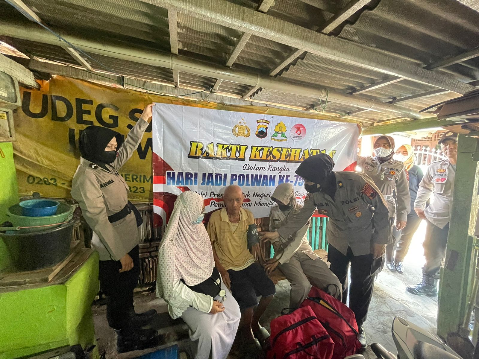 Polwan di Tegal Periksa Kesehatan Warga Binaan Lapas dan Masyarakat Kampung Nelayan