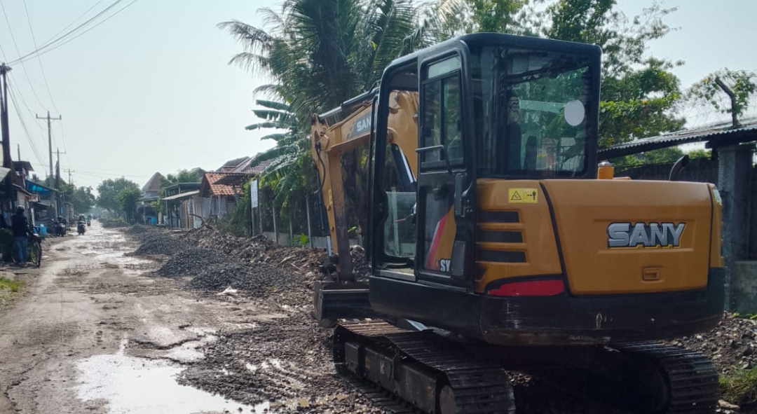 Perbaikan Jalan di Desa Kecipir Dimulai, Anggota DPRD Brebes Minta Pembangunan Sesuai Mutu