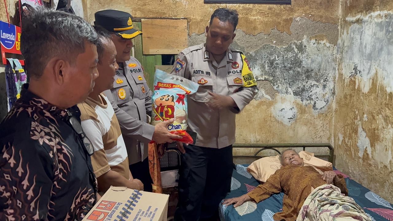 Begini Cara Kapolres Tegal Kota Bantu Dua Lansia yang Hidup Serba Terbatas