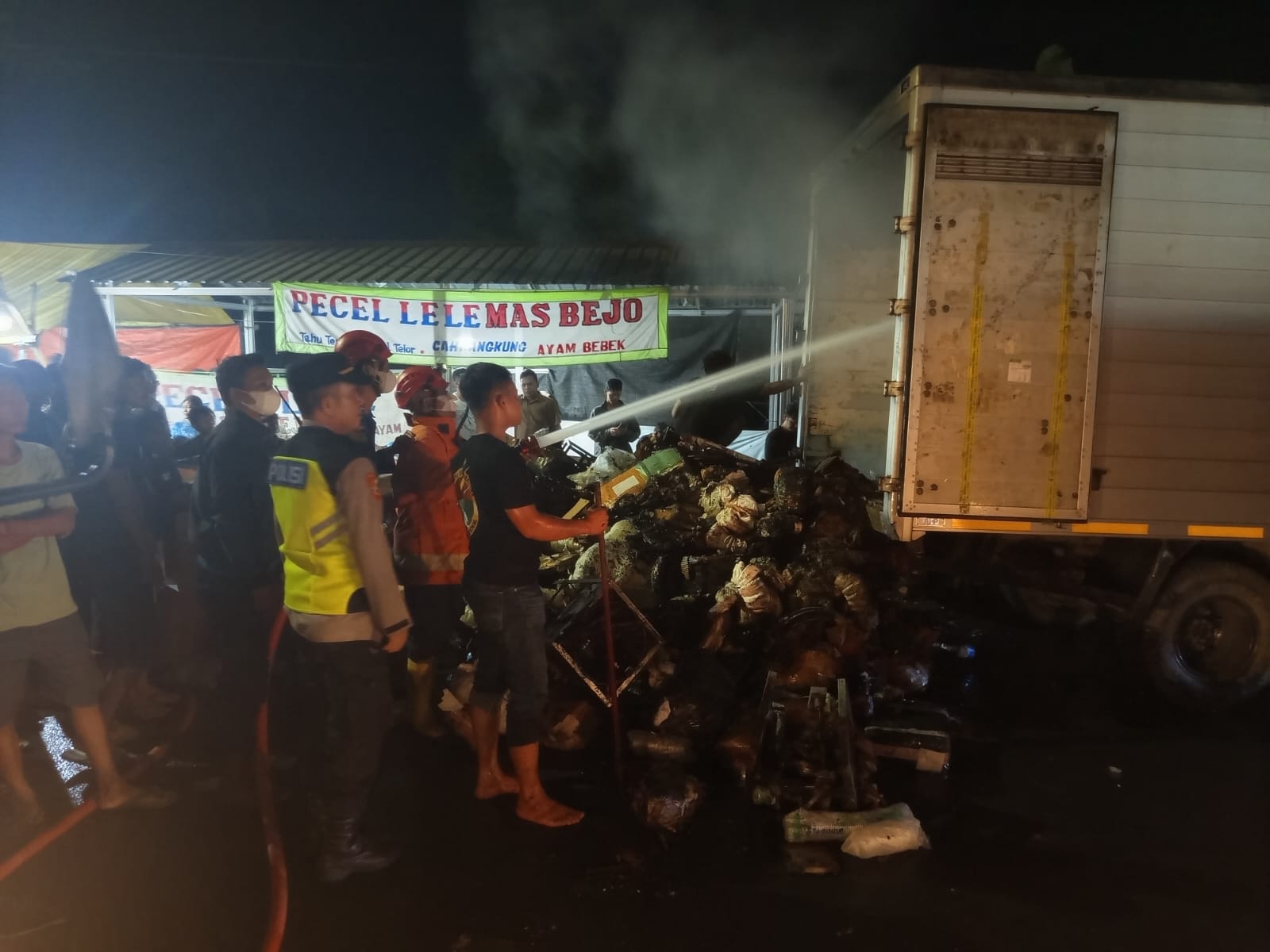 Truk Ekspedisi J&T Cargo Terbakar di Tegal, Sejumlah Barang Rusak