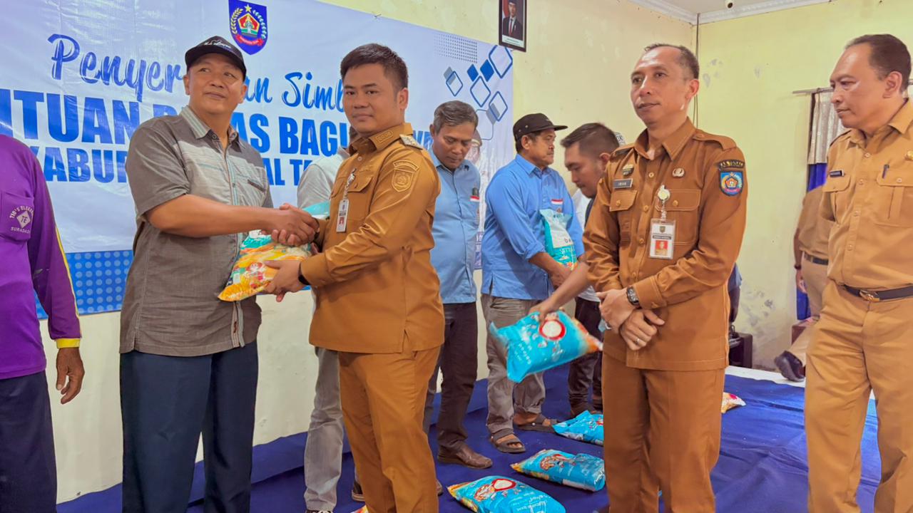 Paceklik, 1.500 Nelayan Kabupaten Tegal Terima Bansos Beras