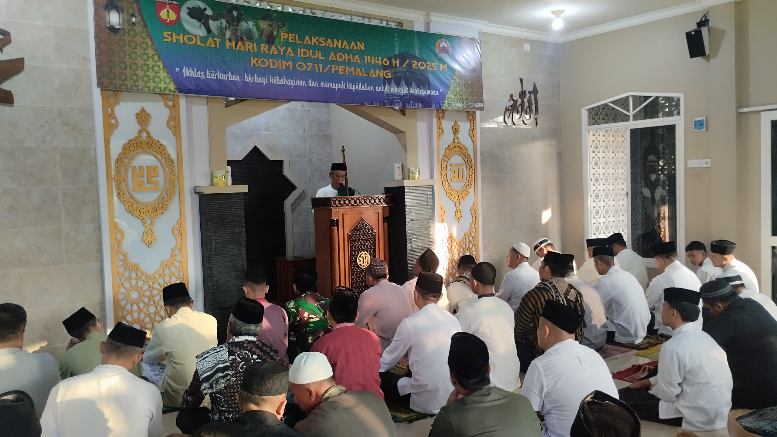 Sholat Idul Adha di Masjid Al Ikhlas Kodim 0711 Pemalang Berlangsung Khusyuk