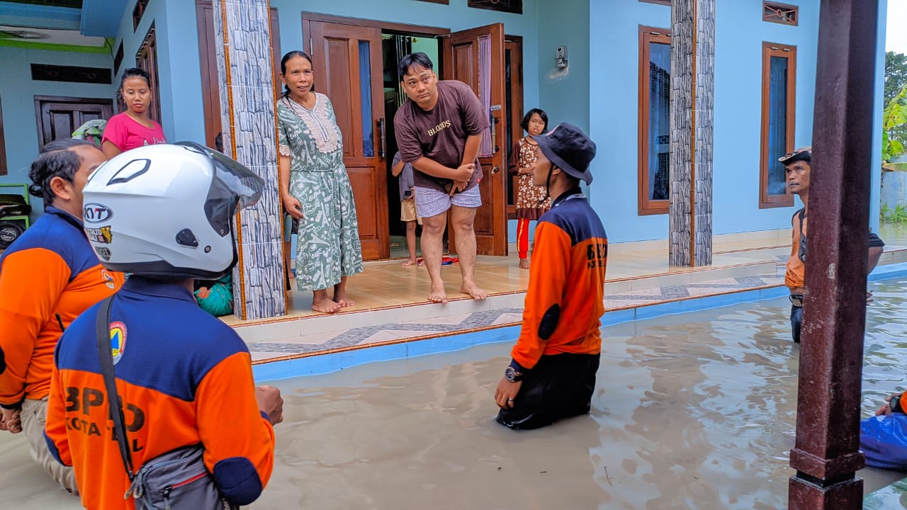 Banjir Rendam 2.513 Rumah di Kota Tegal Berangsur Surut, Pengungsi Mulai Balik