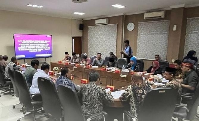 Ketua Komisi II Dorong Revitalisasi Tak Hilangkan Ikonik Pasar Alun-alun Tegal dan Pedagangnya