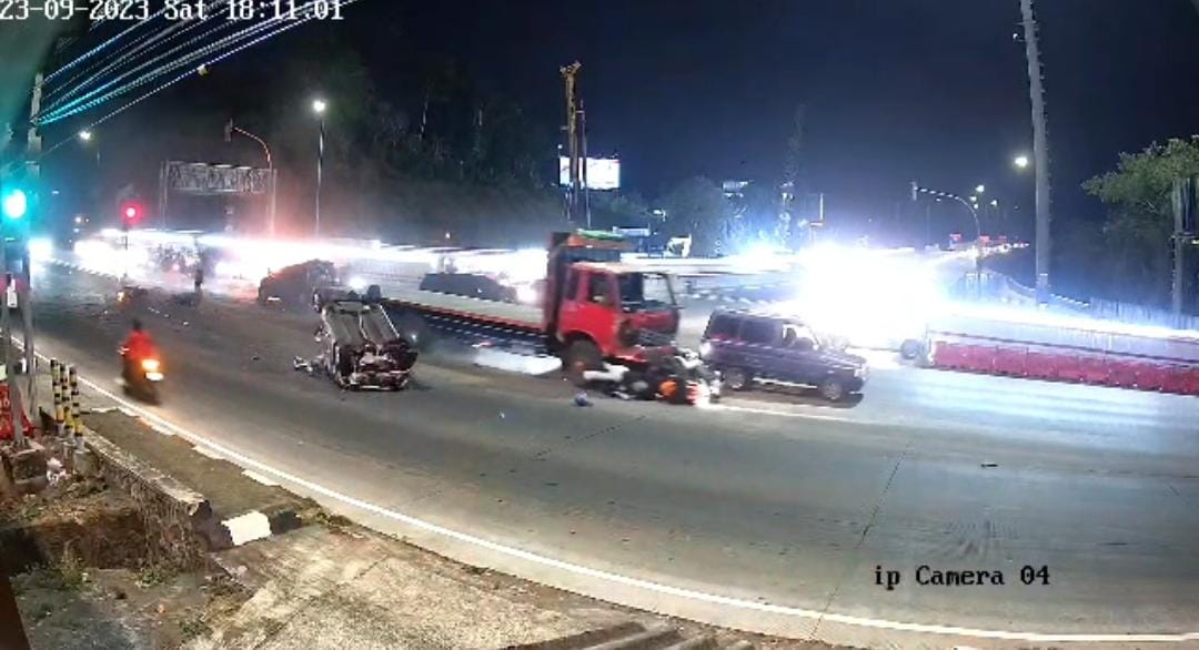 Detik-detik Kecelakaan di Exit Tol Bawen Semarang Terekam CCTV, Begini Kejadiannya
