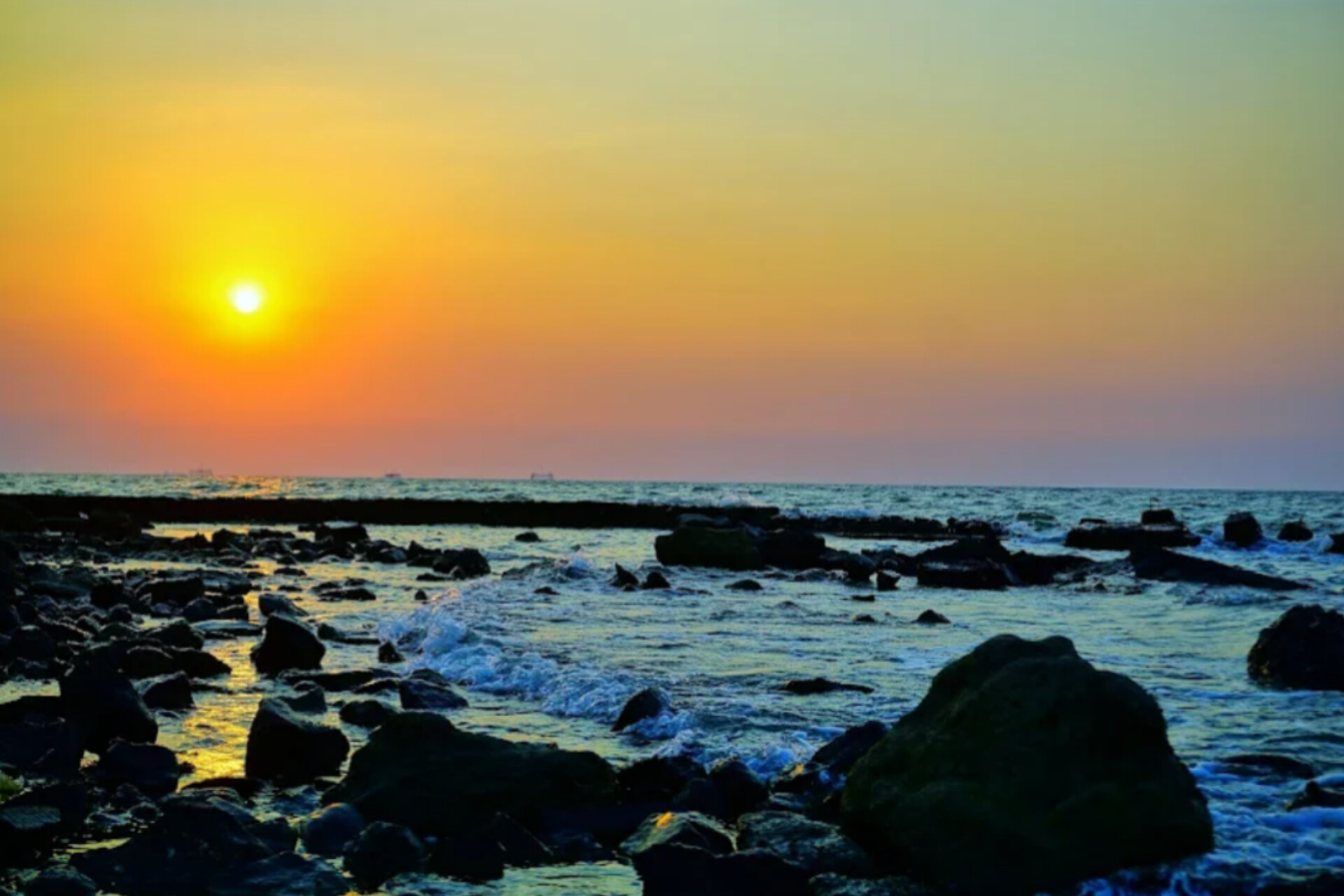 4 Pantai di Semarang yang Cocok untuk Healing, Pemandangannya Bikin Pikiran Tenang 