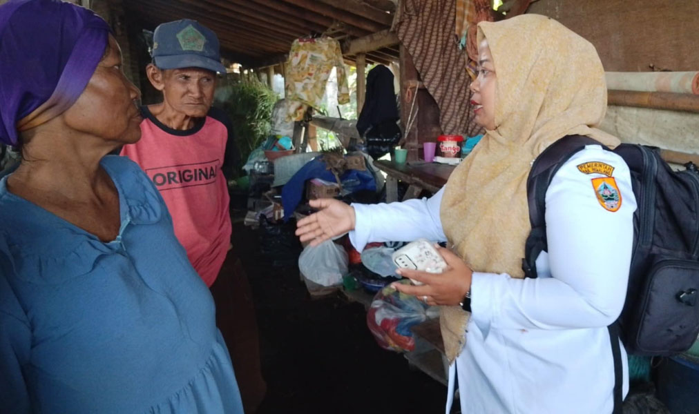 Pasutri Lansia yang Tidur di Kandang Kerbau di Kaligelang Pemalang Akhirnya Berhasil Dipindah ke Panti