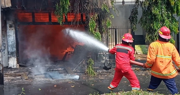 Cerita Saksi Mata Kebakaran Toko Basa Putri Pemalang : Kurang dari 10 Menit Api Sudah Membesar