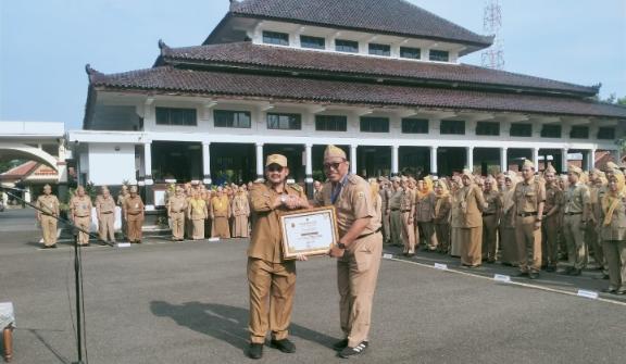Perangkat Daerah Teraktif Kelola Informasi Publik di Pemalang Terima Penghargaan