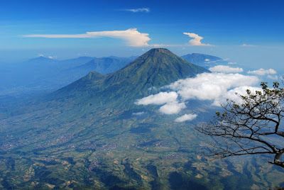 Gerbang Menuju Kerajaan Gaib? Ini 7 Mitos Seputar Gunung Slamet