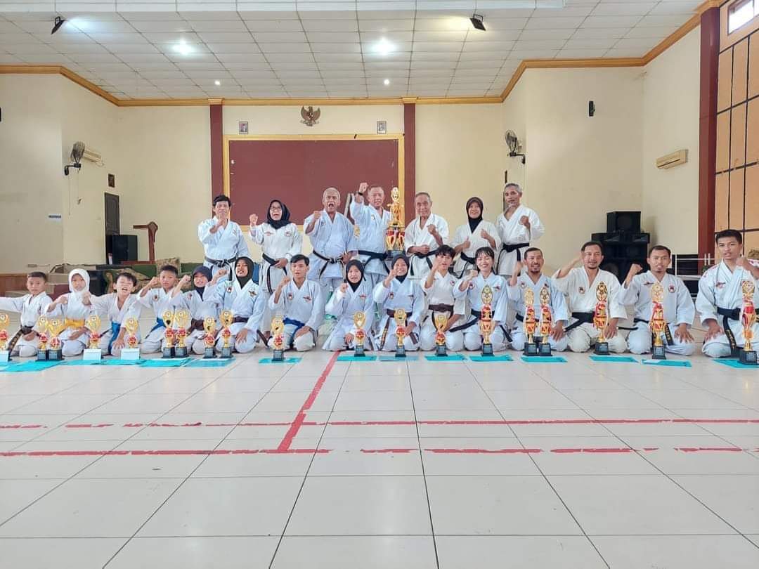 Borong 24 Medali, Federasi Karate Tradisional Indonesia Kabupaten Tegal Juara III Nasional  