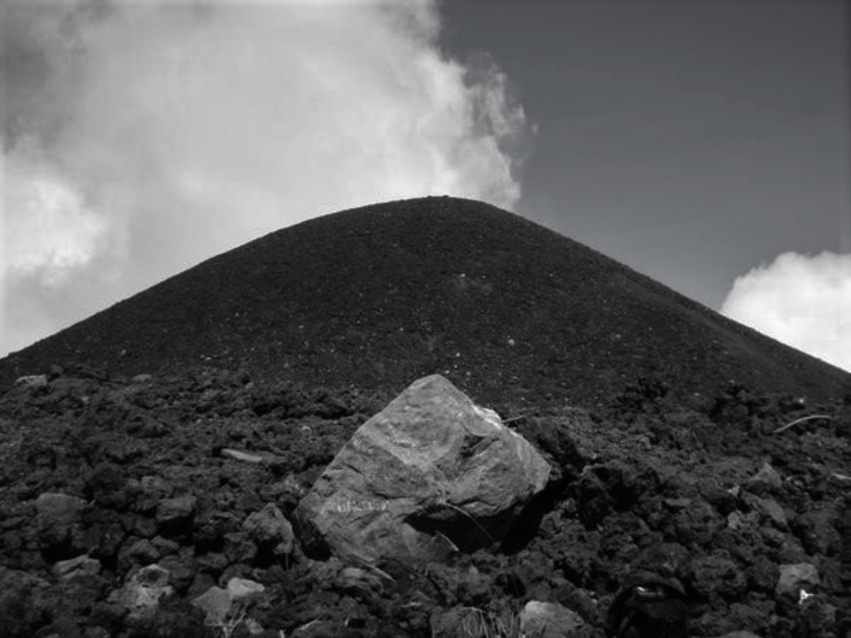 Terungkap! Mitos dan Tradisi di Balik Gunung Gamalama Pulau Ternate