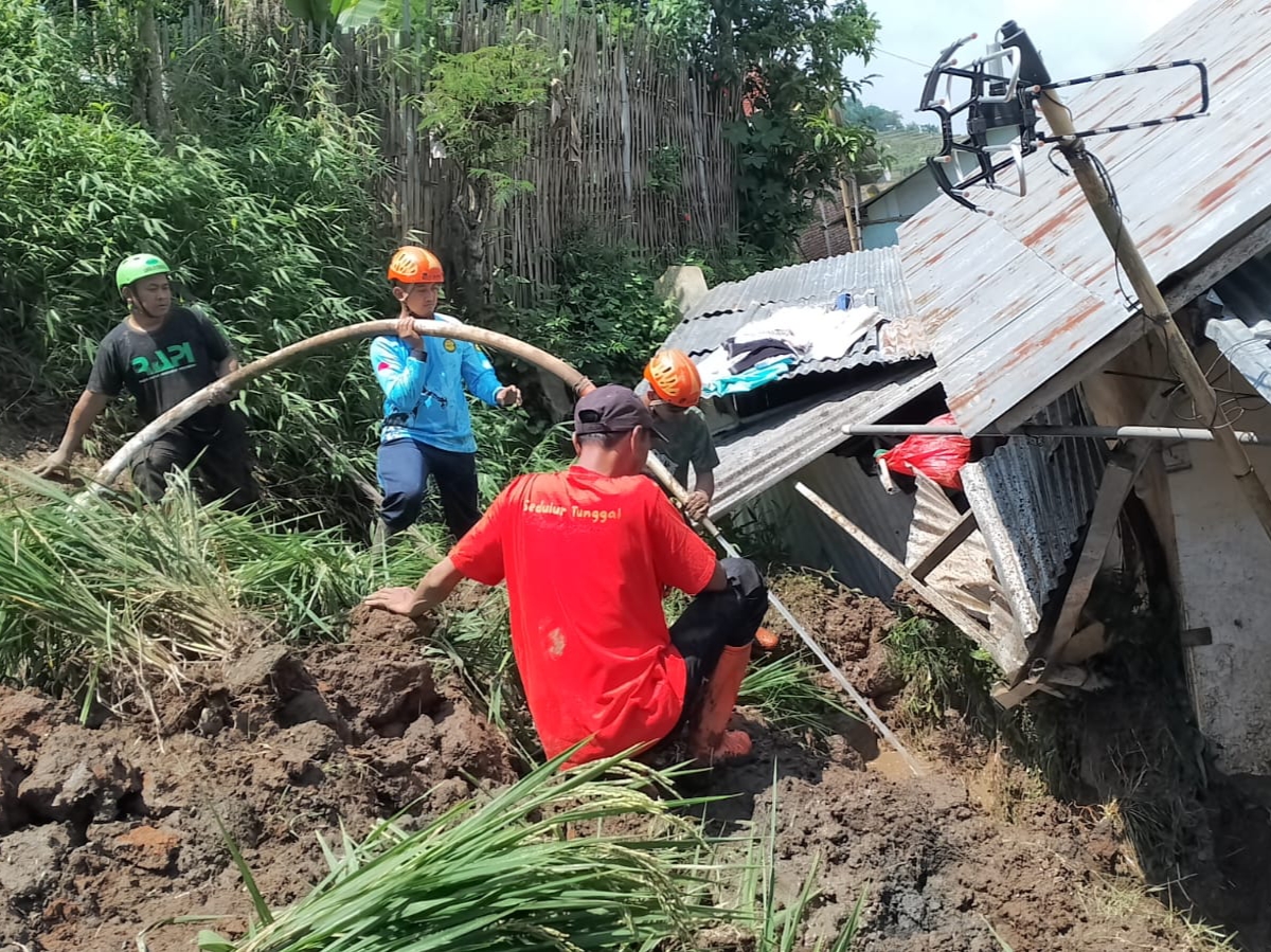 Bencana Longsor Terjadi di Sirampog Brebes, Warga Terpaksa Mengungsi