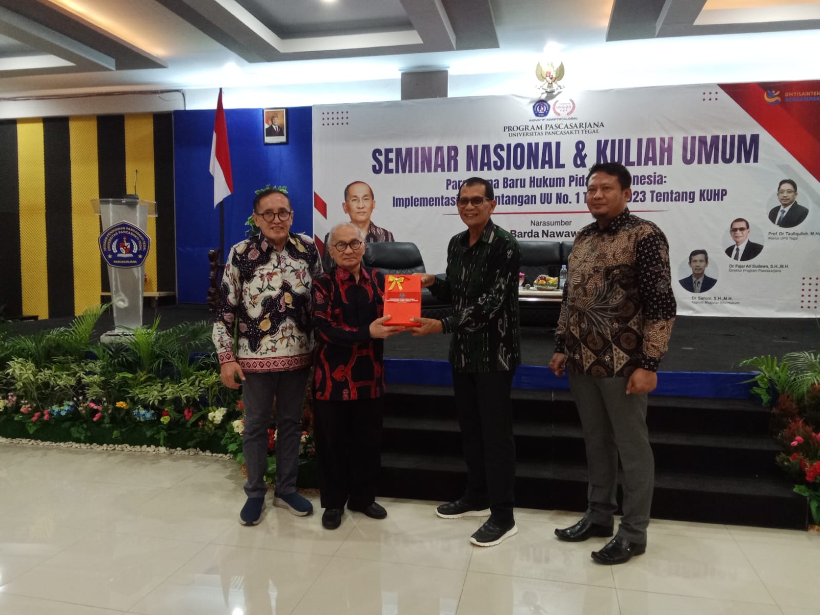 Kaji Paradigma Baru Hukum Pidana, Program Pascasarjana UPS Tegal Undang Profesor Barda Nawawi Arif 