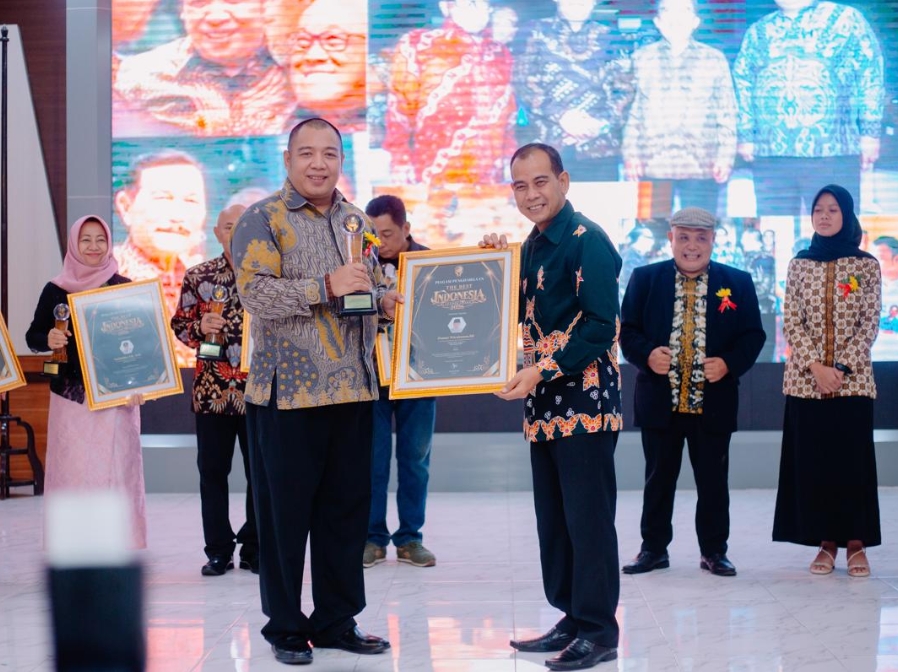 Pamor Wicaksono Raih The Best Indonesian Leader Award 2026, Dedikasi 2 Dekade Mengabdi untuk Brebes