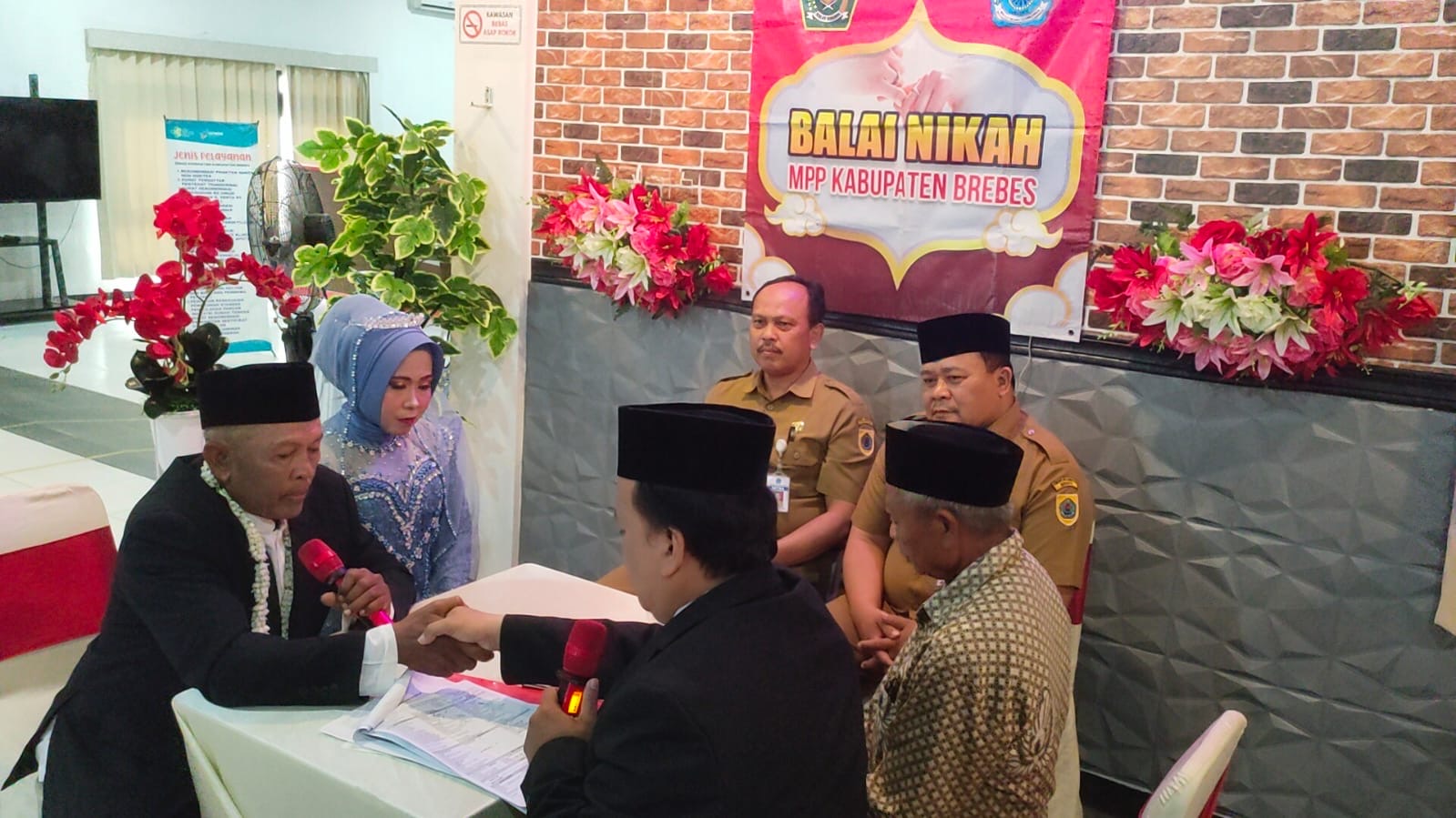 7 Pasutri Nikah Massal di Brebes, Ada yang Berusia 60 Tahun