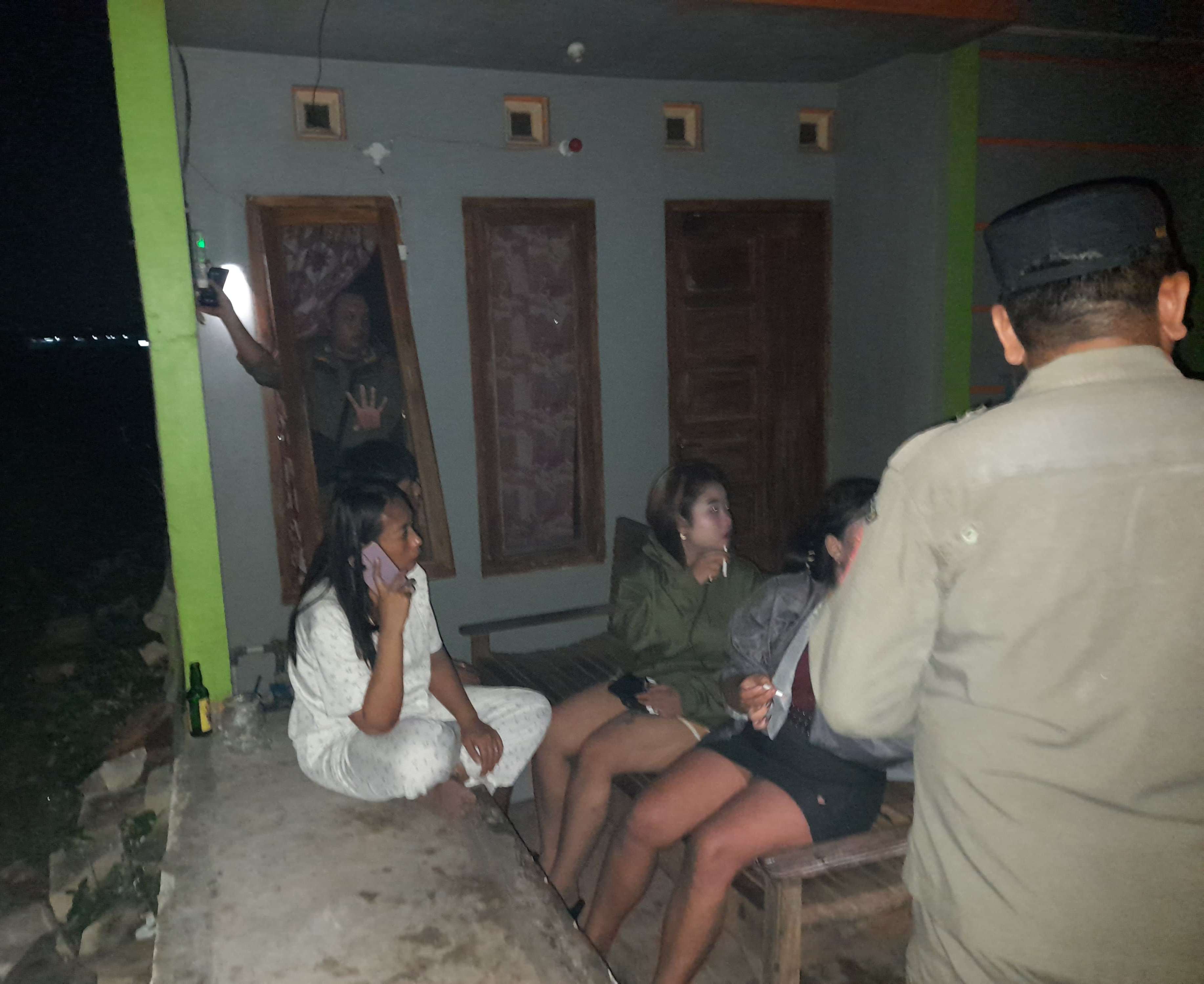 Razia Warung Remang-remang di Ujunggede Pemalang, 23 Orang Terjaring