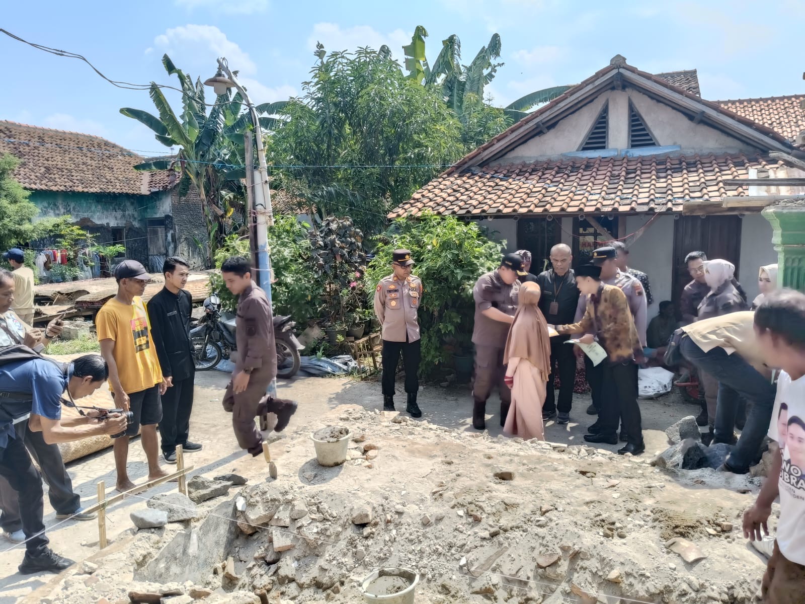 Dua Rumah Tidak Layak Huni di Brebes Terima Bantuan Bedah Rumah